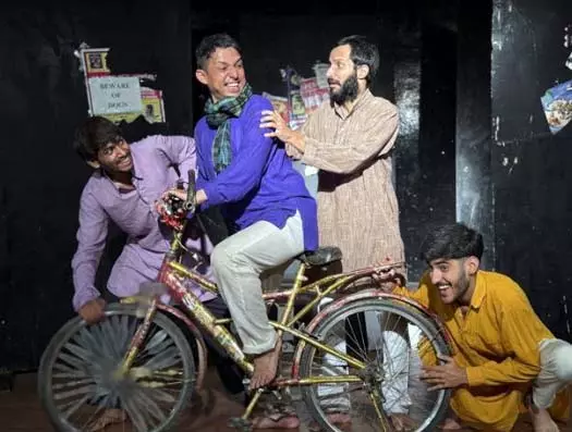 Jammu: नटरंग ने नाटक ‘तीन अपाहिज’ का मंचन किया Jammu: नटरंग ने नाटक ‘तीन अपाहिज’ का मंचन किया