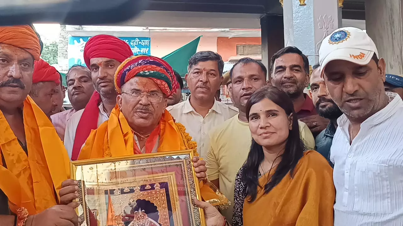 Jaipur: विधानसभा अध्यक्ष ने किए प्रभु चारभुजानाथ जी के दर्शन Jaipur: विधानसभा अध्यक्ष ने किए प्रभु चारभुजानाथ जी के दर्शन