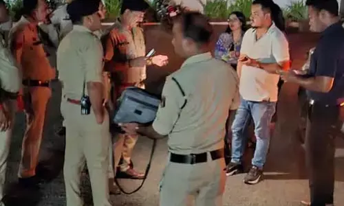 बार में आधी रात रेड, मैनेजर को पुलिस अफसर ने लगाई फटकार
