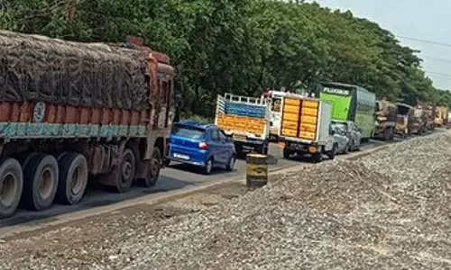 राष्ट्रीय राजमार्ग पर प्रतिदिन कई घंटों तक जाम: यात्री बुरी तरह प्रभावित राष्ट्रीय राजमार्ग पर प्रतिदिन कई घंटों तक जाम: यात्री बुरी तरह प्रभावित
