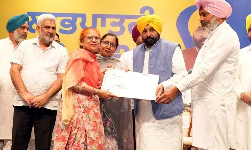 बादल परिवार ने सिख मामलों में हस्तक्षेप करने के लिए राजनीतिक शक्ति का दुरुपयोग किया: Punjab CM बादल परिवार ने सिख मामलों में हस्तक्षेप करने के लिए राजनीतिक शक्ति का दुरुपयोग किया: Punjab CM