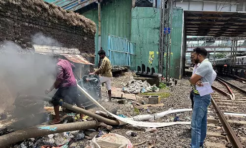 Mumbai : पश्चिम रेलवे ने जंबो ब्लॉक के दौरान पटरियों, नालियों और पंपों का निरीक्षण किया Mumbai : पश्चिम रेलवे ने जंबो ब्लॉक के दौरान पटरियों, नालियों और पंपों का निरीक्षण किया