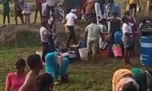 खेत में डीजल की लूट, टैंकर पलटा