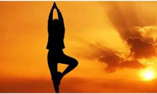 Health: गर्मियों में एक महीने तक हर दिन सूर्य नमस्कार करने से शरीर पर क्या प्रभाव पड़ता है