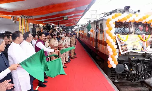 CM ने छत्रपति शिवाजी महाराज के राज्याभिषेक दिवस पर भारत गौरव ट्रेन को हरी झंडी दिखाई CM ने छत्रपति शिवाजी महाराज के राज्याभिषेक दिवस पर भारत गौरव ट्रेन को हरी झंडी दिखाई