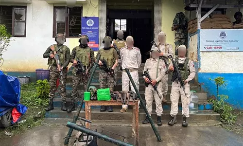 Security forces ने खुफिया जानकारी के आधार पर अभियान चलाया, भारी हथियार और गोला-बारूद बरामद किया