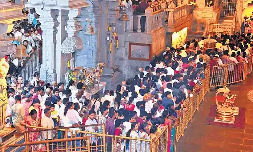 एक दिन में यदाद्री मंदिर में 1 लाख से ज़्यादा  आए श्रद्धालु