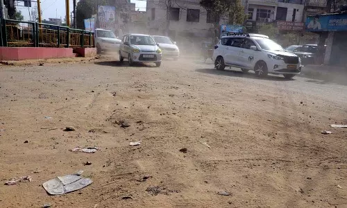 Jalandhar: खस्ताहाल सड़कें यात्रियों को परेशान कर रही
