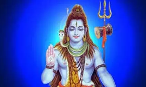 Somvar Ke Upay: शांति और समृद्धि पाने के लिए सोमवार को भगवान शिव को चढ़ाएं ये आठ पवित्र चीजें Somvar Ke Upay: शांति और समृद्धि पाने के लिए सोमवार को भगवान शिव को चढ़ाएं ये आठ पवित्र चीजें