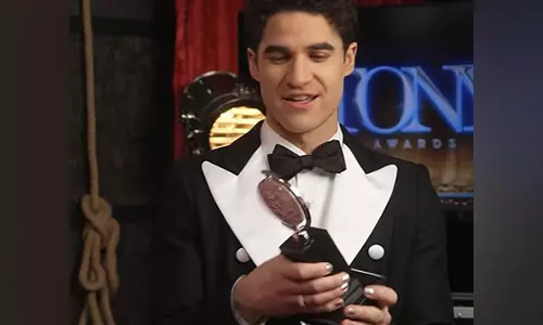 Darren Criss ने म्यूजिकल में सर्वश्रेष्ठ अभिनेता के लिए पहला टोनी पुरस्कार जीता