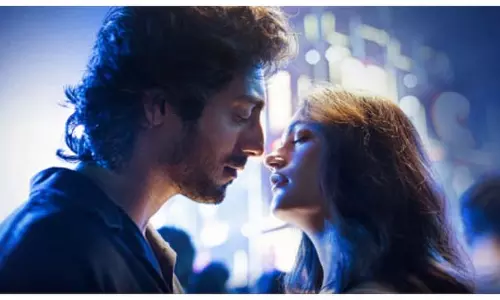 Saiyaara के बाद अब Barbad गाने से टूटे दिलों की कहानी होगी पेश Saiyaara के बाद अब Barbad गाने से टूटे दिलों की कहानी होगी पेश