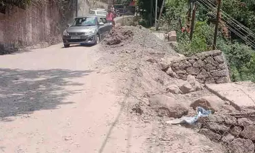 Dharamshala-मैकलोडगंज सड़क का भविष्य ख़स्ताहाल