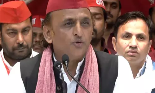 Akhilesh Yadav ने उपमुख्यमंत्री मौर्य और पाठक पर समुदायों को आपस में लड़ाने का आरोप लगाया Akhilesh Yadav ने उपमुख्यमंत्री मौर्य और पाठक पर समुदायों को आपस में लड़ाने का आरोप लगाया
