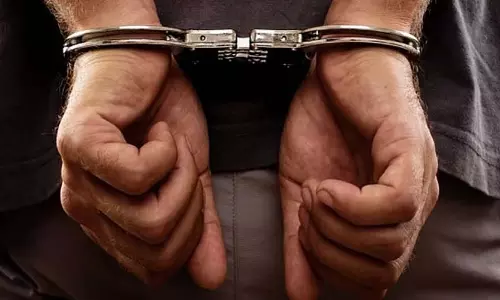 Odisha: जुए के झगड़े में साथी की हत्या के आरोप में 45 वर्षीय व्यक्ति गिरफ्तार Odisha: जुए के झगड़े में साथी की हत्या के आरोप में 45 वर्षीय व्यक्ति गिरफ्तार