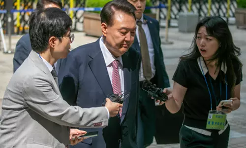 South Korean के पूर्व राष्ट्रपति यून विद्रोह मुकदमे की छठी सुनवाई में शामिल हुए