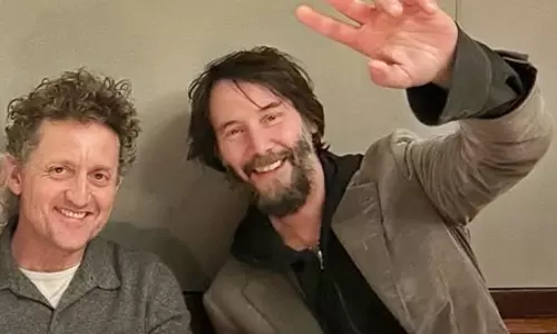 Keanu Reeves, एलेक्स विंटर ने ब्रॉडवे स्टेज पर फिर से साथ आने की घोषणा की Keanu Reeves, एलेक्स विंटर ने ब्रॉडवे स्टेज पर फिर से साथ आने की घोषणा की