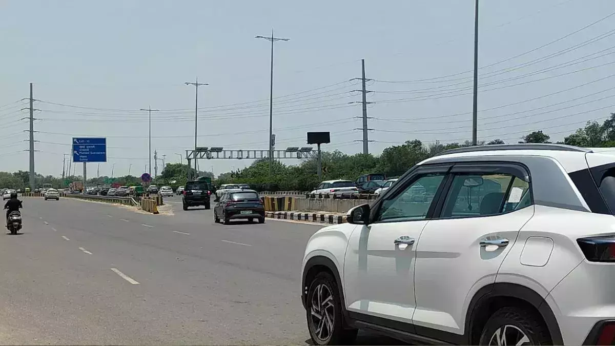 Gurugram: यातायात सुगम बनाने के लिए राजीव से झाड़सा के बीच हाईवे पर नया कट Gurugram: यातायात सुगम बनाने के लिए राजीव से झाड़सा के बीच हाईवे पर नया कट