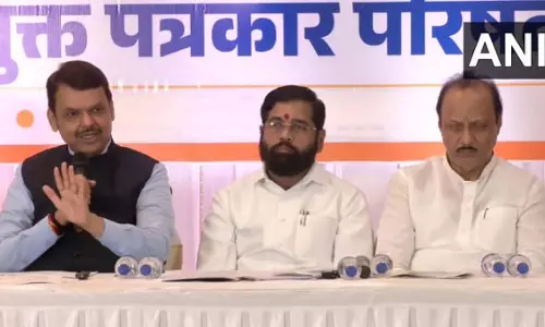 CM और Deputy CM ने पीड़ितों के प्रति संवेदना व्यक्त की, ठाणे रेल हादसे की जांच का आश्वासन दिया CM और Deputy CM ने पीड़ितों के प्रति संवेदना व्यक्त की, ठाणे रेल हादसे की जांच का आश्वासन दिया