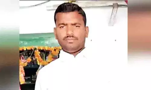 Jagtial में ट्रिमर चार्ज करते समय युवक की करंट लगने से मौत Jagtial में ट्रिमर चार्ज करते समय युवक की करंट लगने से मौत