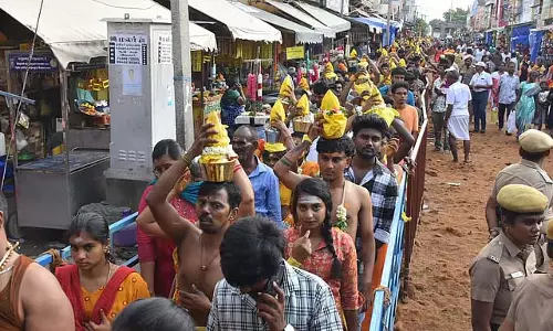 Tamil Nadu: थिरुपरनकुन्द्रम में भक्त दूध का घड़ा लेकर मन्नत पूरी करते