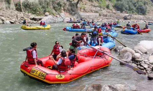 निर्माण कार्य जारी, Mandi-Pandoh मार्ग पर प्रतिबंध लागू