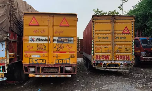 Faridabad: सीजीएसटी की टीम ने तंबाकू उत्पाद से भरा ट्रक पकड़ा