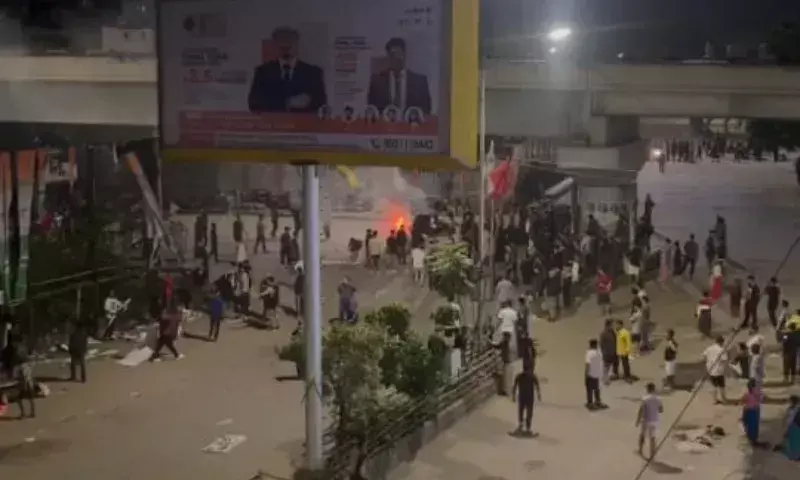 Manipur में प्रदर्शनकारियों का हिंसक बर्ताव, कई इलाकों में तनाव Manipur में प्रदर्शनकारियों का हिंसक बर्ताव, कई इलाकों में तनाव