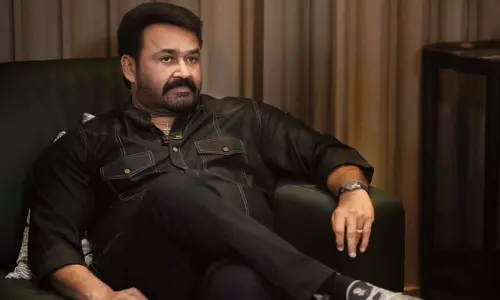 जब Mohanlal ने इस दिग्गज मलयालम सुपरस्टार का अपमान करने पर एक व्यक्ति को थप्पड़ मारा जब Mohanlal ने इस दिग्गज मलयालम सुपरस्टार का अपमान करने पर एक व्यक्ति को थप्पड़ मारा