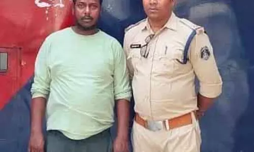 फरार गांजा तस्कर गिरफ्तार, राजनांदगांव पुलिस को मिली बड़ी सफलता फरार गांजा तस्कर गिरफ्तार, राजनांदगांव पुलिस को मिली बड़ी सफलता