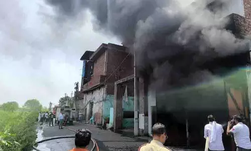 Amritsar में पेंट फैक्ट्री में आग लगने से दो लोगों की मौत, एक घायल Amritsar में पेंट फैक्ट्री में आग लगने से दो लोगों की मौत, एक घायल