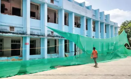 Kerala : असुरक्षित भवन ढहाया जा रहा है, जिला अस्पताल में मरीज परेशान
