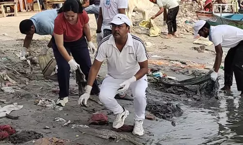 Farrukhabad: पांचाल घाट गंगा तट पर पर चलाया गया स्वच्छता अभियान Farrukhabad: पांचाल घाट गंगा तट पर पर चलाया गया स्वच्छता अभियान