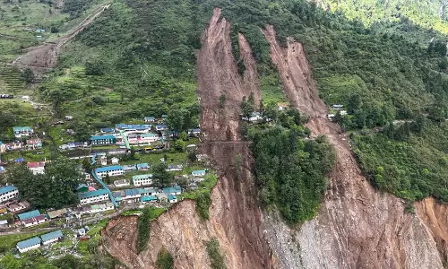 Sikkim landslides: सेना के जवान का शव बरामद, लापता जवानों की तलाश जारी Sikkim landslides: सेना के जवान का शव बरामद, लापता जवानों की तलाश जारी