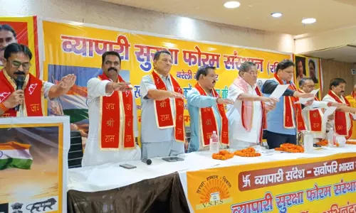 Bareilly: व्यापारी सम्मेलन में विदेशी सामान के बहिष्कार का जोरदार संकल्प