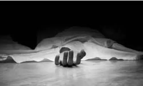 Kerala: बैंक खाते में गड़बड़ी की आशंका, मृत पिता के शव को कब्र से बाहर निकाला गया Kerala: बैंक खाते में गड़बड़ी की आशंका, मृत पिता के शव को कब्र से बाहर निकाला गया