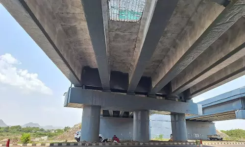 55,000 करोड़ की समृद्धि महामार्ग परियोजना पूरी होने के ठीक बाद पुल का स्लैब ढह गया
