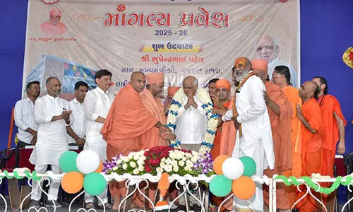 गुजरात: CM भूपेन्द्र पटेल ने वडोदरा में स्वामीनारायण गुरुकुल का किया उद्घाटन