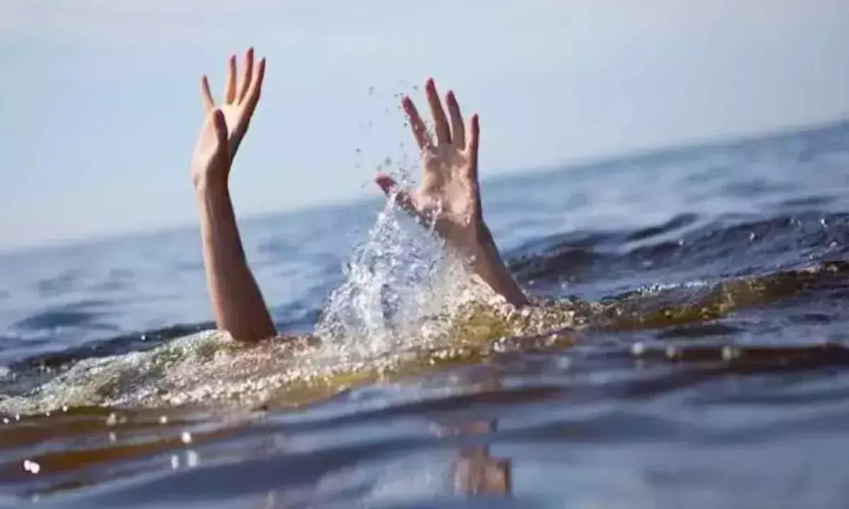 Andhra: तालाब में डूबे तीन बच्चे Andhra: तालाब में डूबे तीन बच्चे