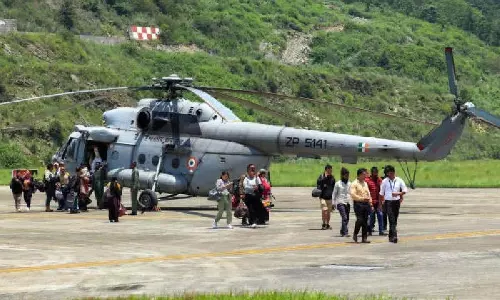 Sikkim सरकार ने विशेष हेलीकॉप्टर उड़ान की व्यवस्था कर लाचेन में फंसे 48 लोगों को बचाया