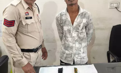 सोनडोंगरी में बदमाश गिरफ्तार, कबीर नगर पुलिस ने घेराबंदी कर दबोचा सोनडोंगरी में बदमाश गिरफ्तार, कबीर नगर पुलिस ने घेराबंदी कर दबोचा