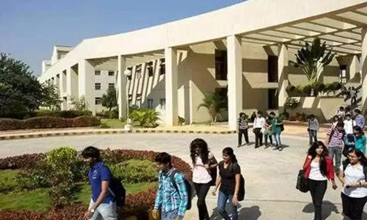 Telangana: शिक्षा क्षेत्र और राज्य विश्वविद्यालय एक संकट से दूसरे संकट की ओर बढ़ रहे हैं