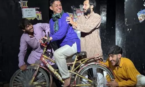 Jammu: नटरंग ने नाटक ‘तीन अपाहिज’ का मंचन किया Jammu: नटरंग ने नाटक ‘तीन अपाहिज’ का मंचन किया