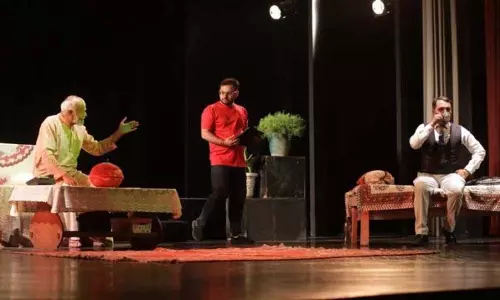BKS ने गलत व्याकरण नाटक का मंचन किया