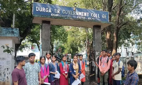 Durgapur कॉलेज में 1 बजे की क्लास अलर्ट के खिलाफ छात्रों का प्रदर्शन