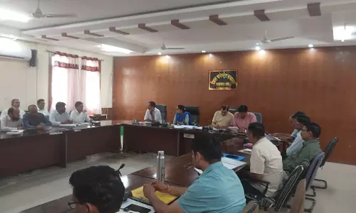 Pratapgarh: जिला कलेक्टर ने ली साप्ताहिक समीक्षा बैठक वंदे गंगा जल संरक्षण जन अभियान Pratapgarh: जिला कलेक्टर ने ली साप्ताहिक समीक्षा बैठक वंदे गंगा जल संरक्षण जन अभियान
