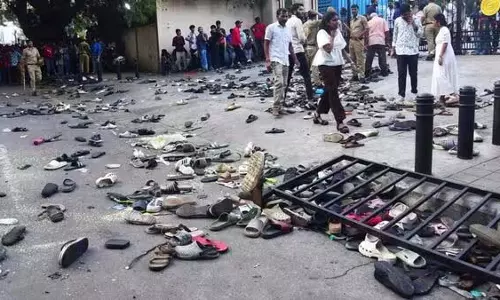 Karnataka HC: बेंगलुरु भगदड़ के लिए आरसीबी एक्स पोस्ट को दोषी ठहराना जल्दबाजी होगी Karnataka HC: बेंगलुरु भगदड़ के लिए आरसीबी एक्स पोस्ट को दोषी ठहराना जल्दबाजी होगी