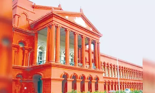 Karnataka HC ने ‘रिवर्स ट्रैप’ में भ्रष्टाचार के मामले को खारिज करने से किया इनकार Karnataka HC ने ‘रिवर्स ट्रैप’ में भ्रष्टाचार के मामले को खारिज करने से किया इनकार