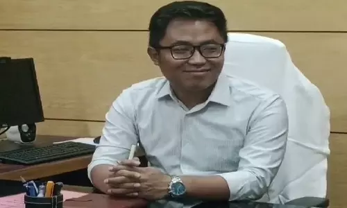 कालाहांडी में सब-कलेक्टर 10 लाख की रिश्वत लेते गिरफ्तार कालाहांडी में सब-कलेक्टर 10 लाख की रिश्वत लेते गिरफ्तार