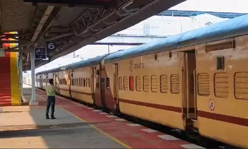 मुंबई लोकल को जल्द ही मिलेगी ऑटोमेटेड डोर क्लोजर सुविधा, जानिए क्यों