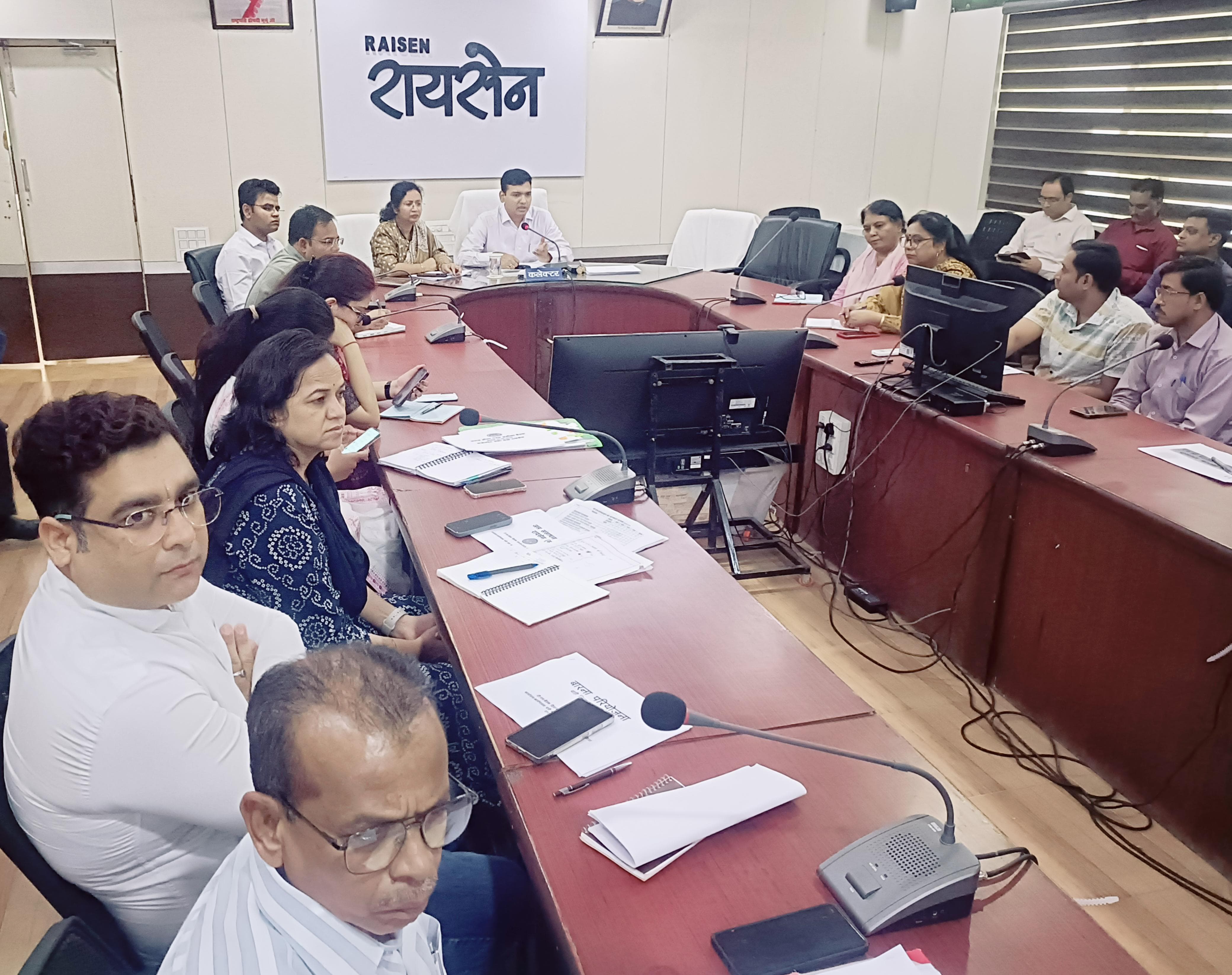 CM हेल्पलाईन शिकायतों का गंभीरतापूर्वक अंतिम निराकरण कराएं- कलेक्टर विश्वकर्मा